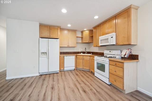7612 NE 34th Ave Unit A8, Vancouver, WA 98665 - kitchen featuring light wood-style floors, a sink, white appliances, and recessed lighting