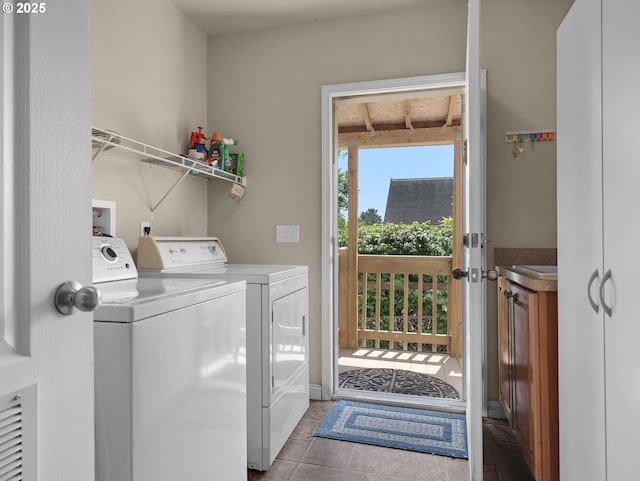 90637 Lewis Rd, Warrenton, OR 97146 - laundry area featuring washing machine and clothes dryer and tile patterned floors