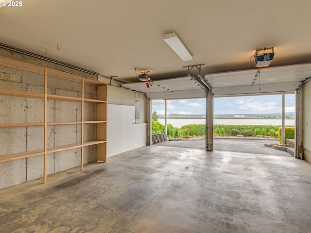 6903 SE Riverside Dr Unit 20, Vancouver, WA 98664 - garage with a water view and a garage door opener