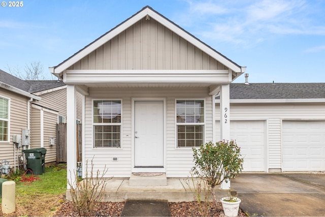 view of front of property featuring a garage and driveway