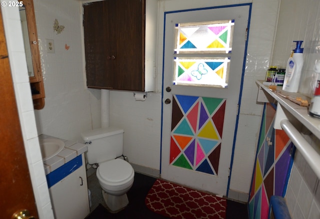 46083 Adams Rd, Pendleton, OR 97801 - bathroom featuring vanity, tile walls, and toilet