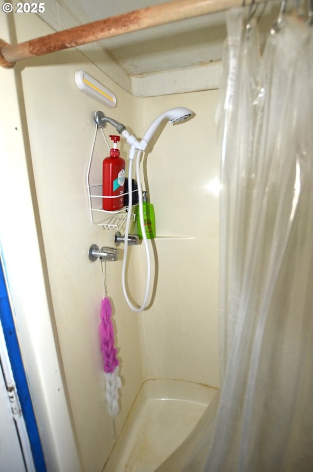 46083 Adams Rd, Pendleton, OR 97801 - full bath with a shower with curtain