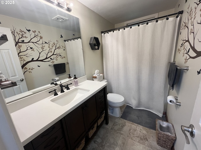 bathroom with a shower with shower curtain, vanity, and toilet