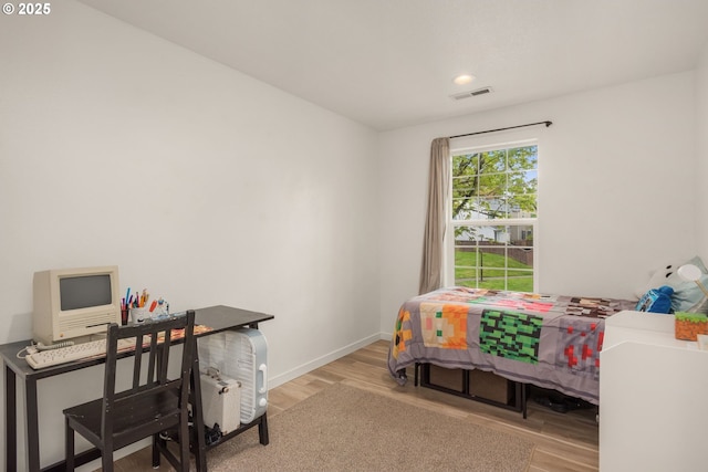 bedroom featuring visible vents, recessed lighting, baseboards, and wood finished floors