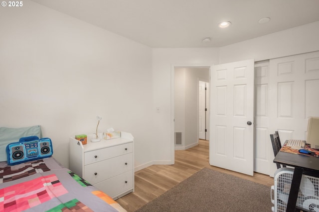 bedroom with light wood-style floors, recessed lighting, baseboards, and visible vents