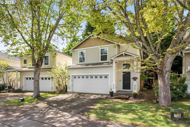 view of front facade featuring a garage and driveway