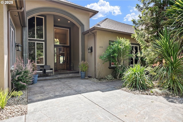 1025 Echo Dr, Roseburg, OR 97470 - entrance to property featuring stucco siding