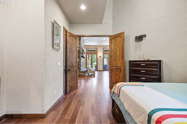1025 Echo Dr, Roseburg, OR 97470 - bedroom featuring wood finished floors, a textured wall, and recessed lighting