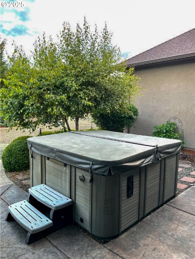 1025 Echo Dr, Roseburg, OR 97470 - view of patio / terrace with a hot tub