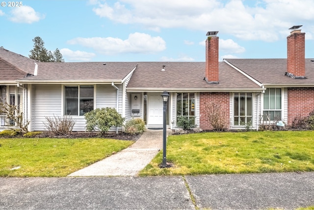 ranch-style house featuring a front yard