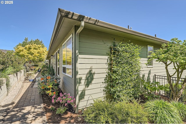 1114 S 6th Way, Ridgefield, WA 98642 - view of side of home with fence