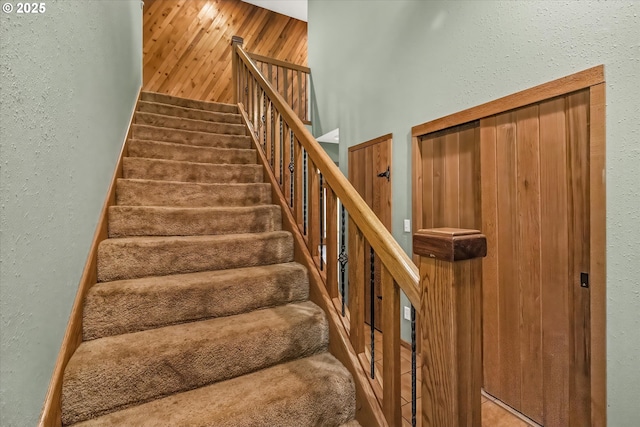 65277 E Sandy River Ln, Rhododendron, OR 97049 - stairway featuring a textured wall and wood walls