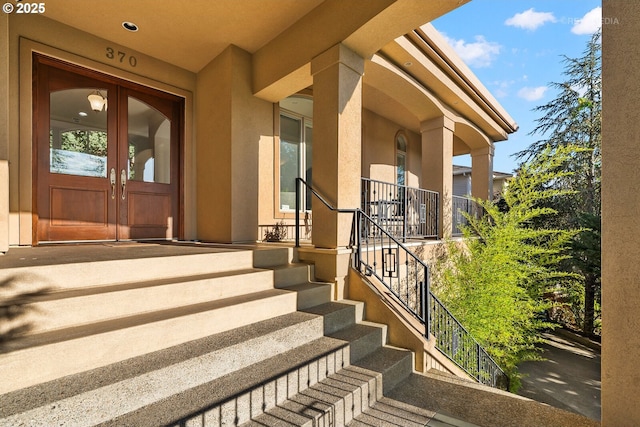 entrance to property with stucco siding