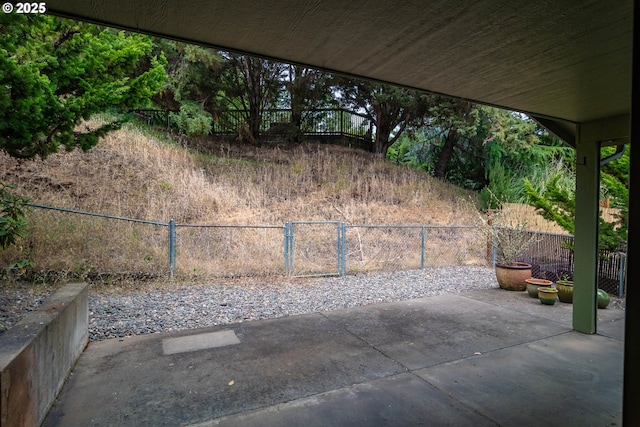128 NW Woodrose Ct, Roseburg, OR 97471 - fenced backyard featuring a patio