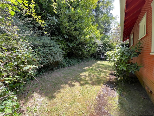 560 N 10th St, Coos Bay, OR 97420 - view of green lawn