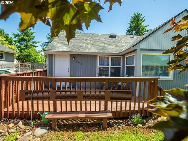 4930 SE 113th Ave, Portland, OR 97266 - view of wooden terrace