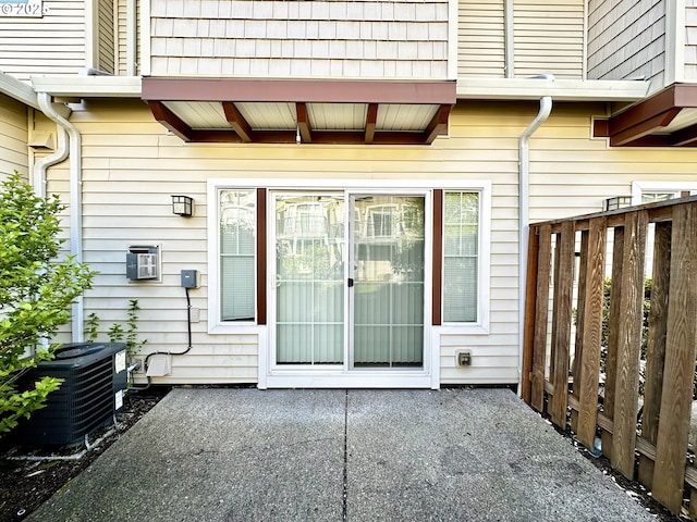 836 NW 118th Ave Unit 104, Portland, OR 97229 - full bath featuring toilet, tile patterned floors, shower / tub combo with curtain, and vanity