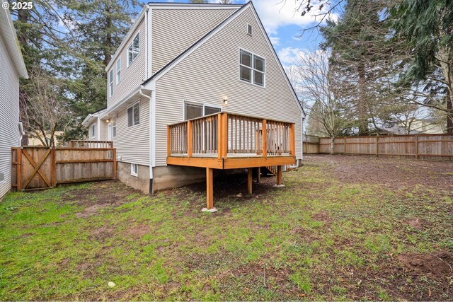 13332 SE Harold St, Portland, OR 97236 - back of property with a deck