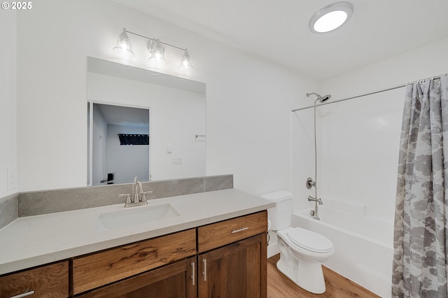 full bath featuring wood finished floors, vanity, toilet, and shower / bath combo with shower curtain