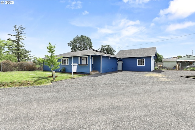 ranch-style home with driveway