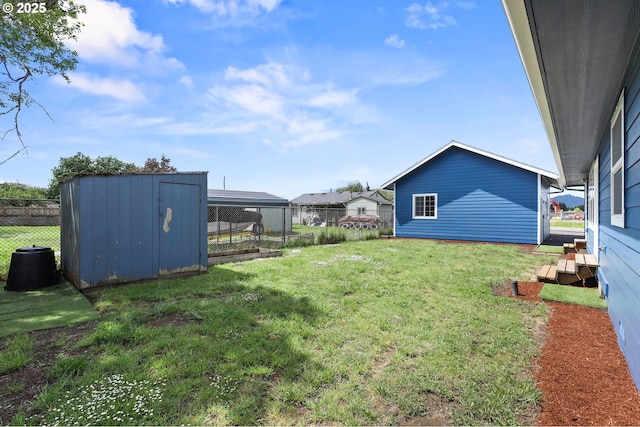 view of yard featuring an outdoor structure and a storage unit