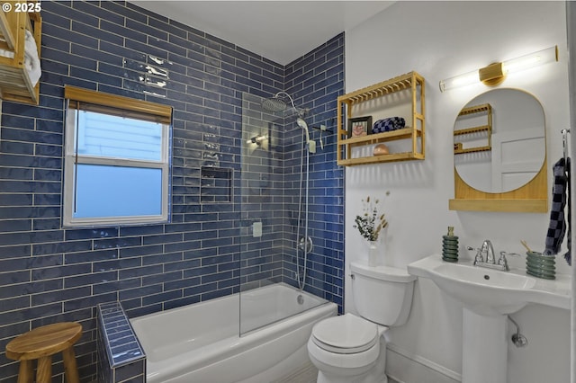 26 NW 22nd Pl, Portland, OR 97210 - bathroom featuring bathtub / shower combination, toilet, and baseboards