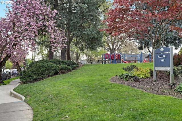 26 NW 22nd Pl, Portland, OR 97210 - view of green lawn