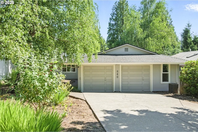 840 SW Dolph St, Portland, OR 97219 - garage featuring driveway