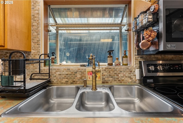 12791 Sutherland Rd, Swisshome, OR 97480 - kitchen with a sink