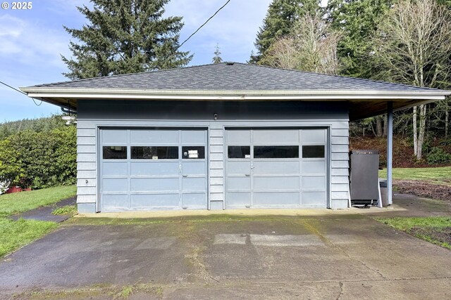 view of detached garage