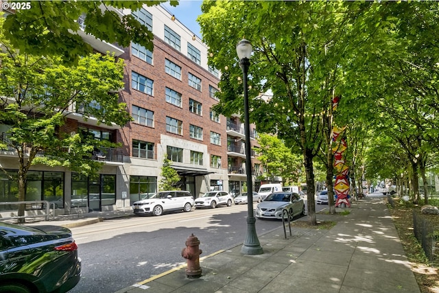 view of apartment building / complex