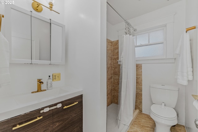 bathroom with vanity, toilet, and a shower with shower curtain