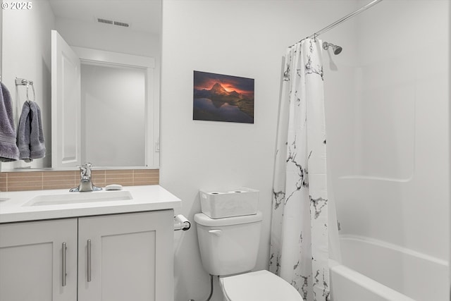 full bath featuring visible vents, backsplash, toilet, shower / tub combo with curtain, and vanity