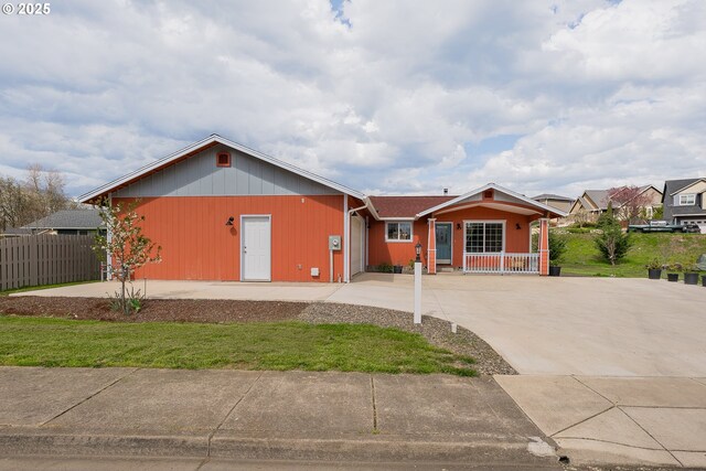 13130 Lookingglass Rd, Winston, OR 97496 - view of front facade featuring an attached garage, fence, and concrete driveway