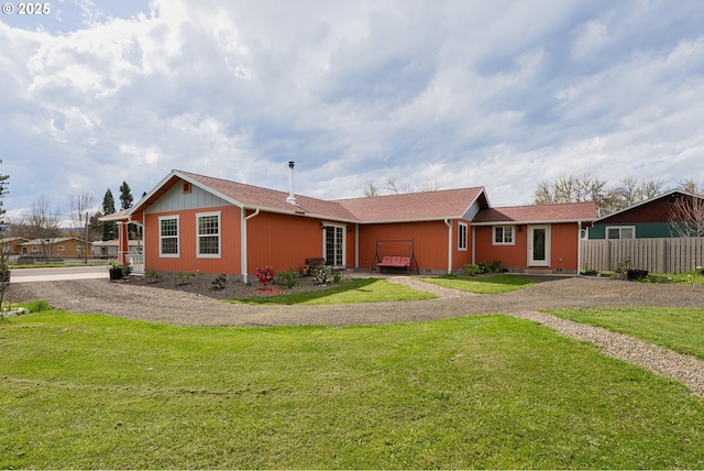 13130 Lookingglass Rd, Winston, OR 97496 - single story home featuring driveway, fence, a front lawn, and crawl space