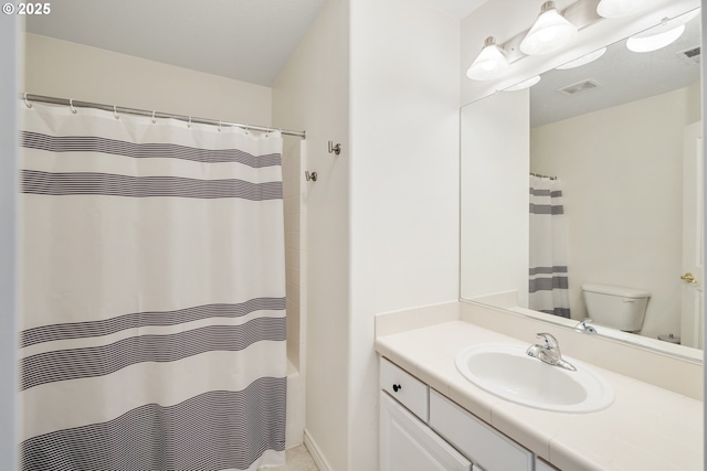 16205 SW Blackbird Dr, Beaverton, OR 97007 - bathroom featuring vanity, toilet, and curtained shower