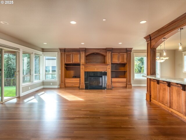 kitchen featuring appliances with stainless steel finishes, light hardwood / wood-style flooring, hanging light fixtures, and sink