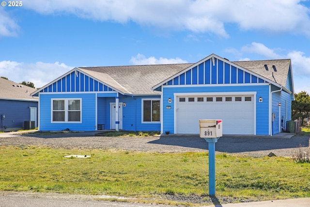 view of front facade with a garage and a front yard