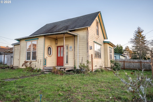 view of front of house with a front lawn