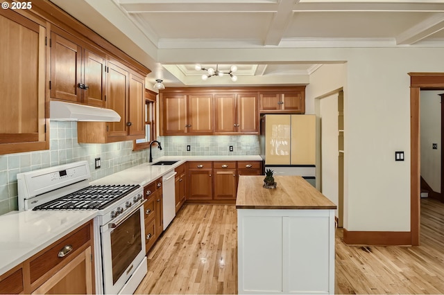 933 SE 31st Ave, Portland, OR 97214 - kitchen featuring white appliances, under cabinet range hood, light wood finished floors, a chandelier, and crown molding