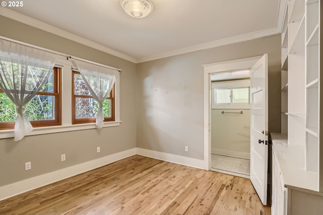 933 SE 31st Ave, Portland, OR 97214 - empty room with light wood-type flooring, ornamental molding, plenty of natural light, and baseboards
