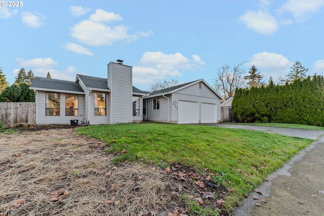 view of front of property featuring a front yard and a garage