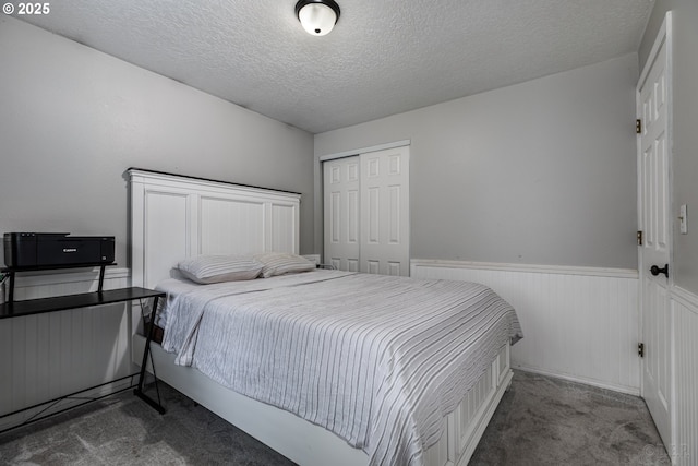 7364 SW 175th Ter, Beaverton, OR 97007 - carpeted bedroom featuring a wainscoted wall, a closet, and a textured ceiling