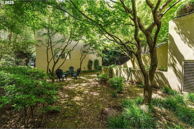 1951 NW Hoyt St, Portland, OR 97209 - view of yard
