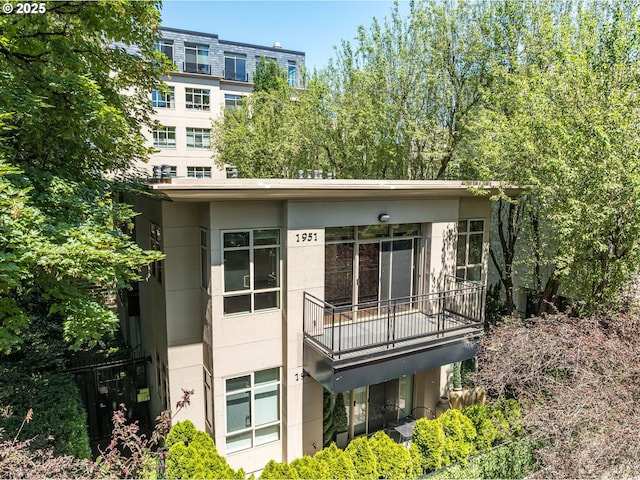1951 NW Hoyt St, Portland, OR 97209 - back of property featuring a balcony