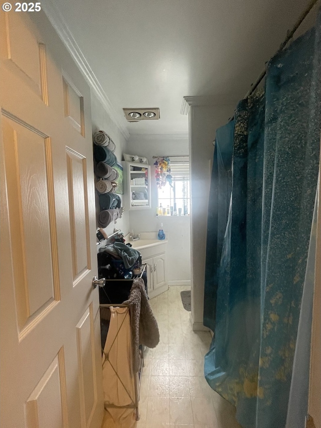 629 NE Johnson St, Myrtle Creek, OR 97457 - washroom with ornamental molding