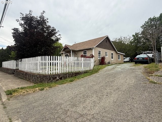 629 NE Johnson St, Myrtle Creek, OR 97457 - view of front of home featuring driveway