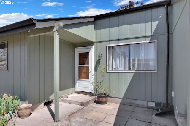 5430 E St, Springfield, OR 97478 - property entrance with a patio area