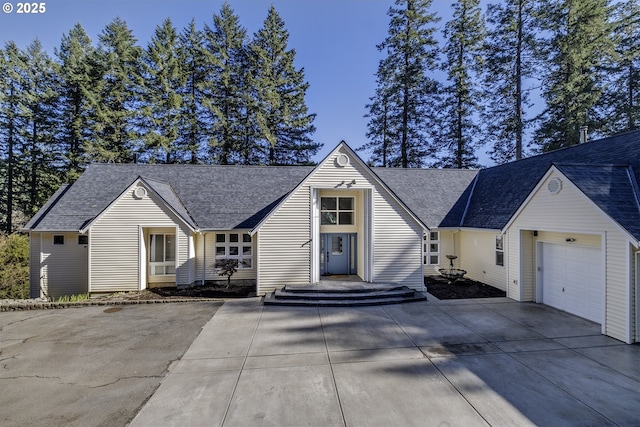 view of front facade featuring concrete driveway