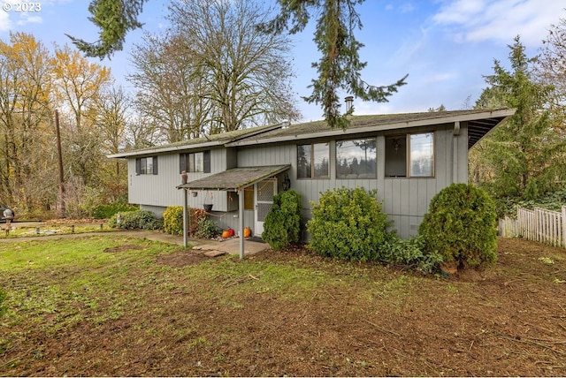 835 E 4th St, La Center, WA 98629 - split foyer home with a shingled roof